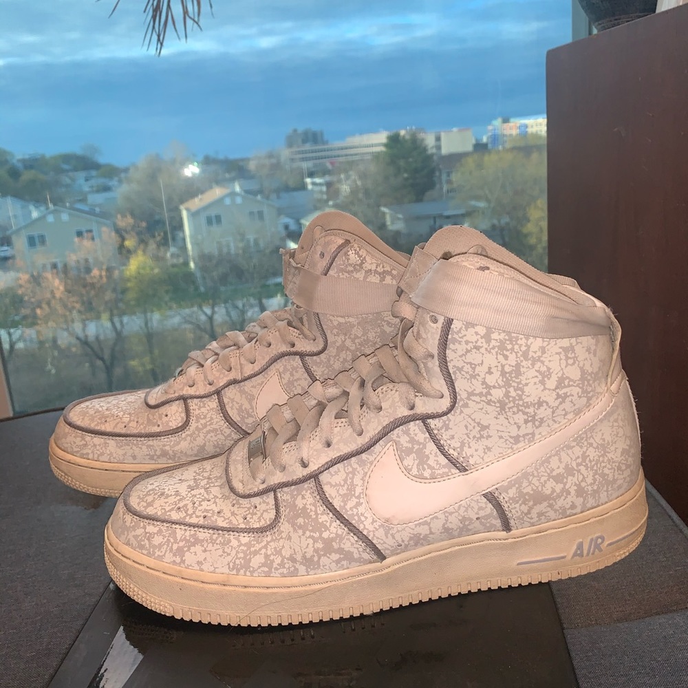 NIKE AIR FORCE 1